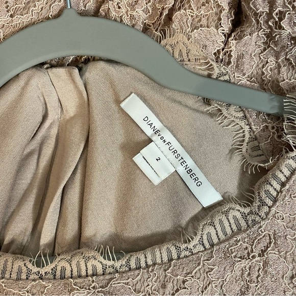 Diane Von Furstenberg Lace Bodycon Party Dress in Size 2 - Picture 3 of 11